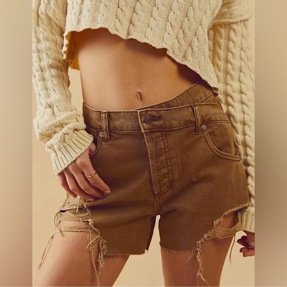 We The Free Quinn Shorts w/ Cross Over waistband - Picture 1 of 9